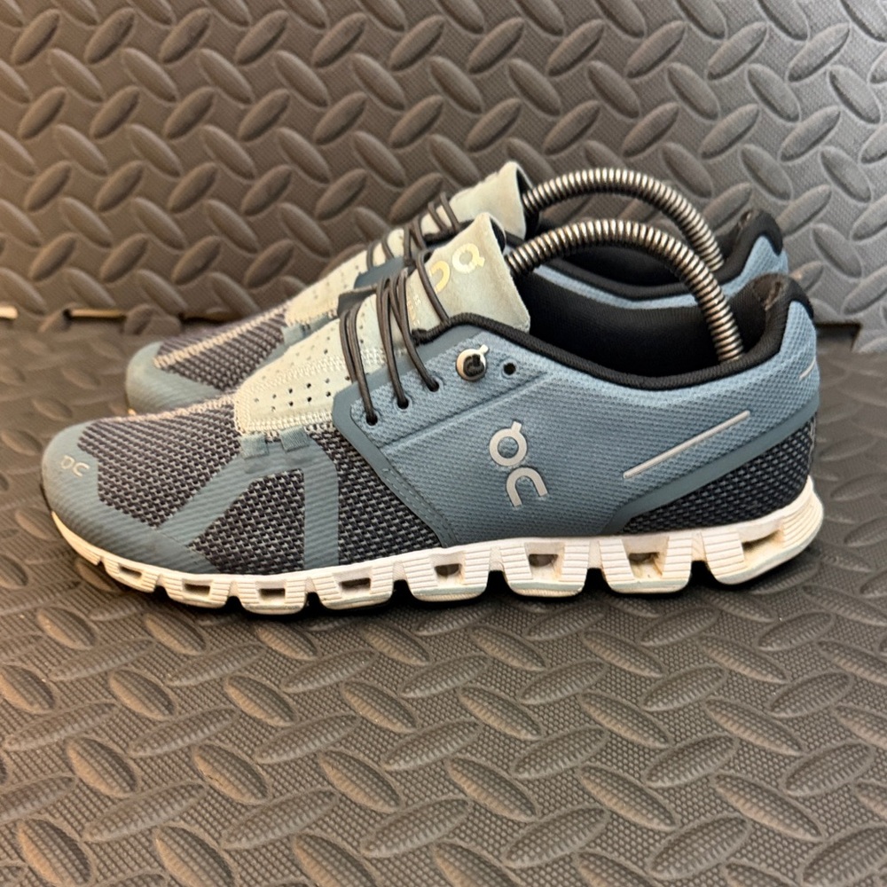 ON Cloud 5 Running Shoes size 8 color Tide/Magnet